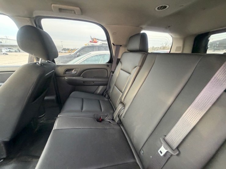 2012-chevrolet-tahoe-image-23