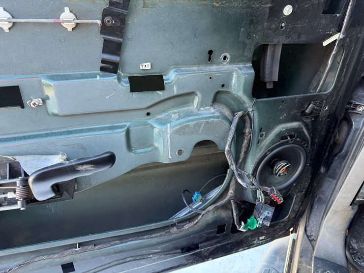 2004-chevrolet-tahoe-image-26