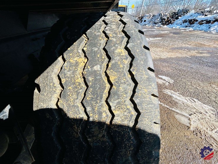 2011-volvo-truck-vhd-tri-axle-dump-truck-image-9