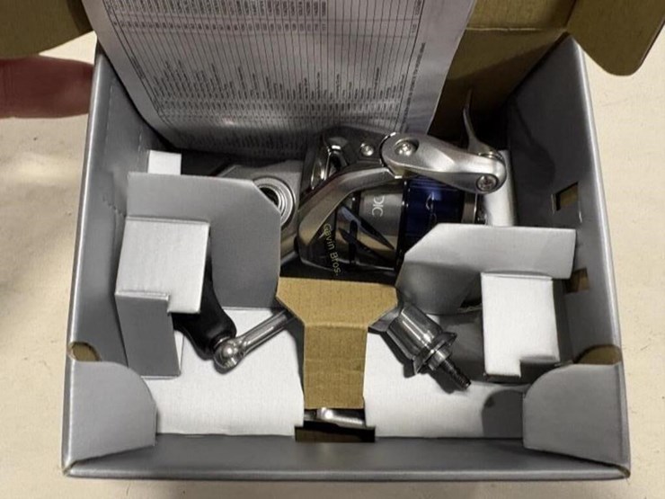 shimano-stradic-2500-hg-fishing-reel-image-2