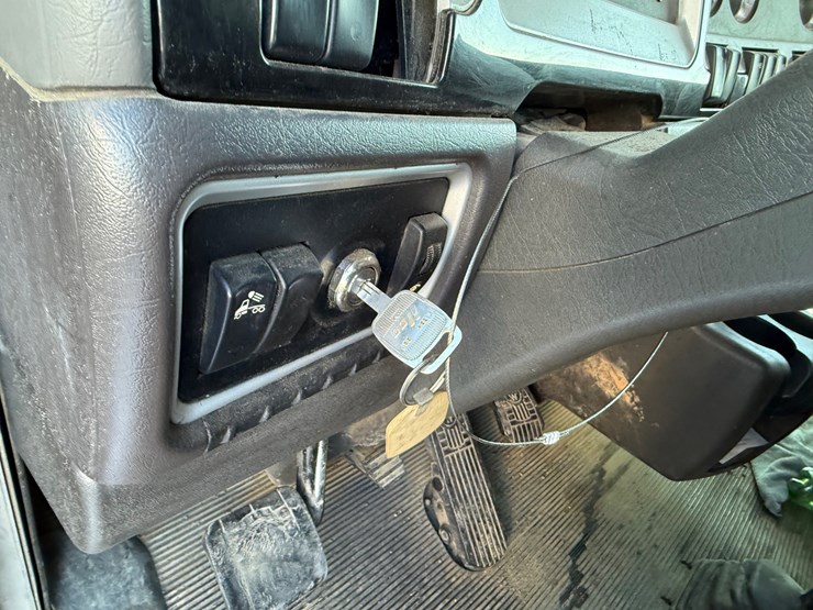 2010-kenworth-t800-image-37