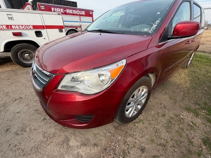 #31679-•-2012-vw-routan-image-11