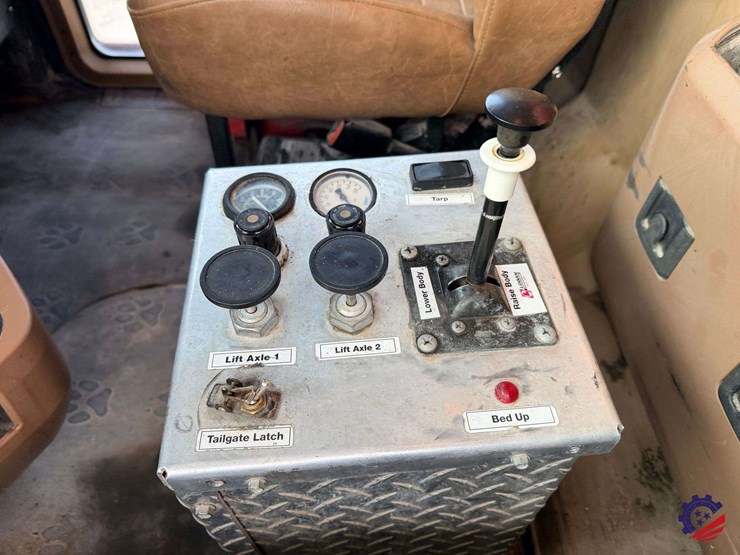 2018-mack-granite-gu713-image-59