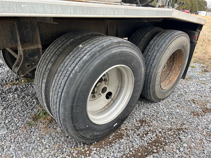 warren-feed-trailer-image-10