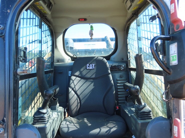 2021-caterpillar-299d3-image-13