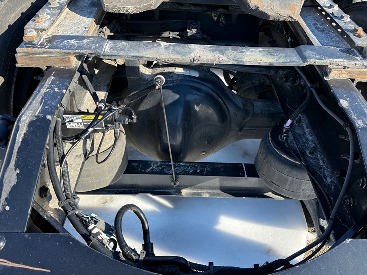 2016-peterbilt-579-image-9