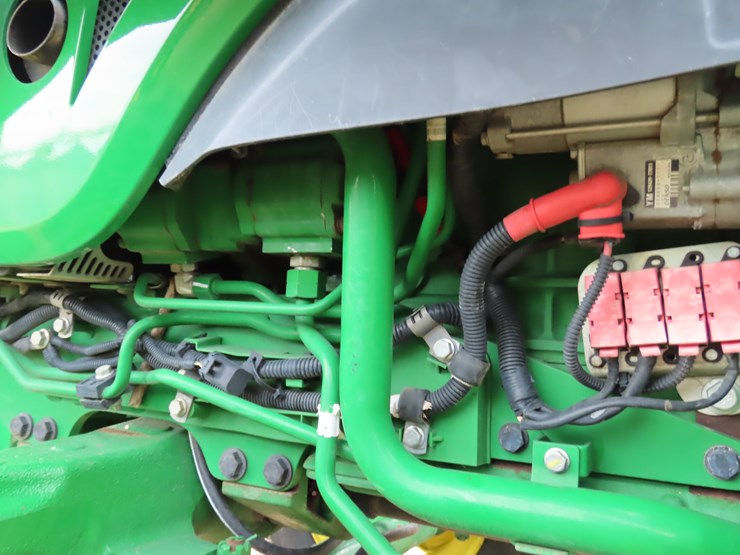 2019-john-deere-4044m-image-14