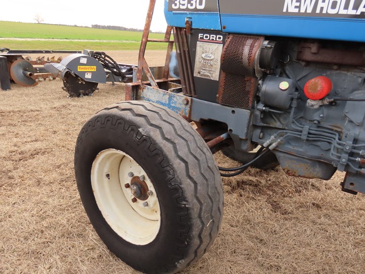 new-holland-3930-image-11