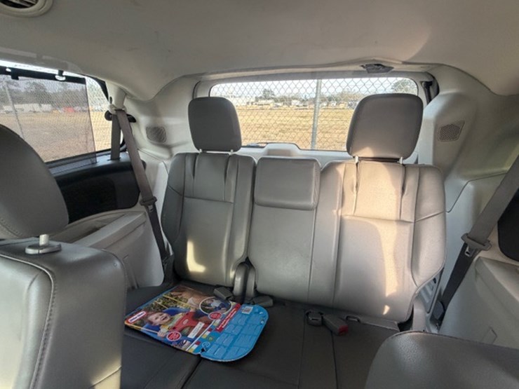 #31679-•-2012-vw-routan-image-26