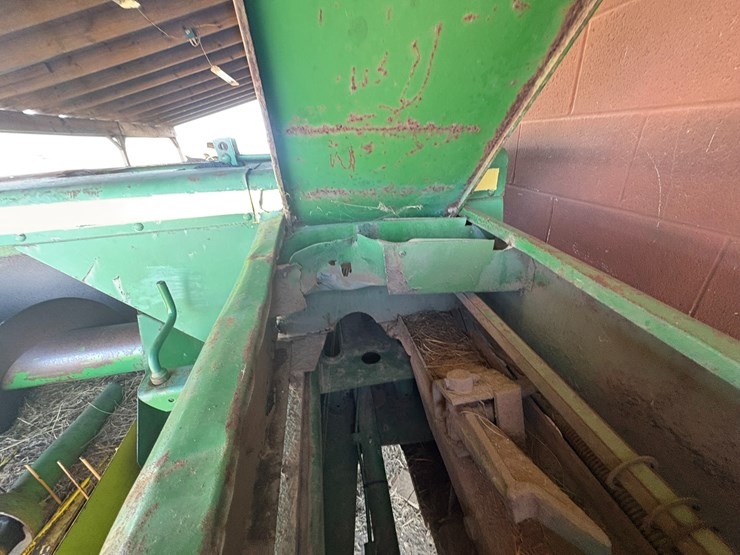 john-deere-336-image-18