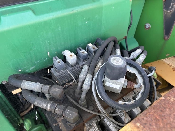 2005-john-deere-7220-image-17