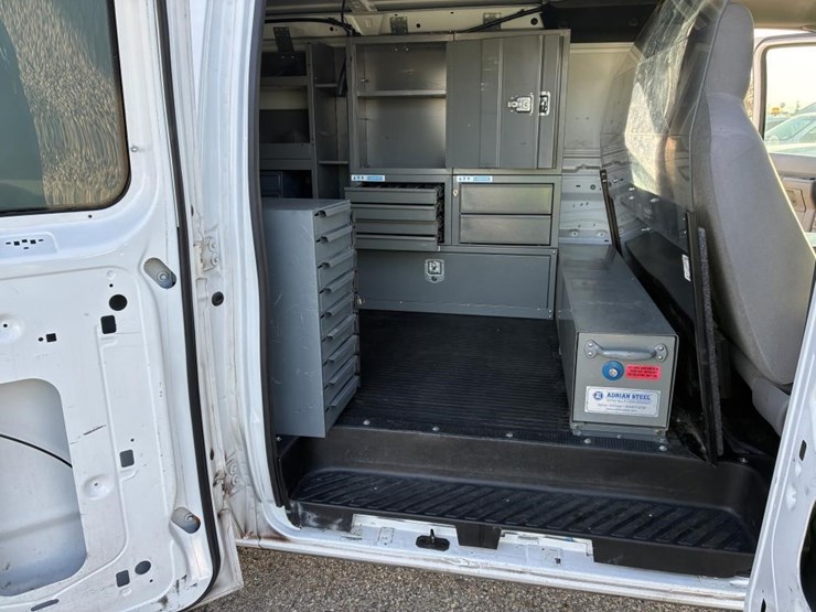 2010-ford-e350-image-11