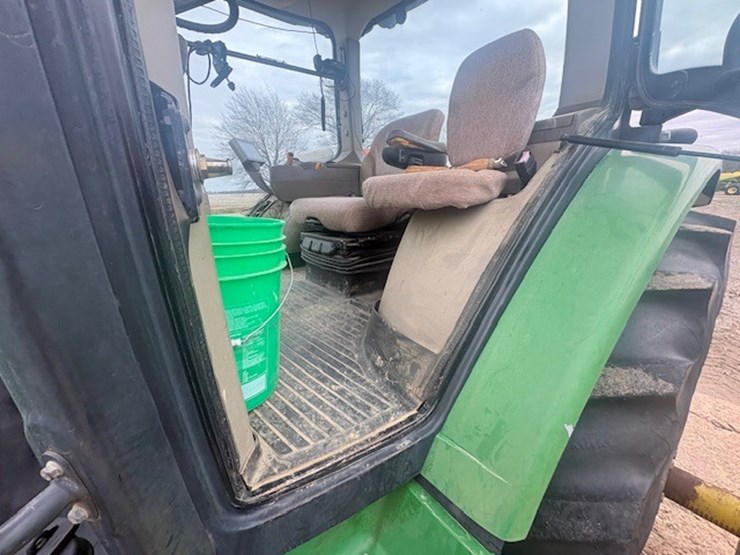 john-deere-8320r-image-50