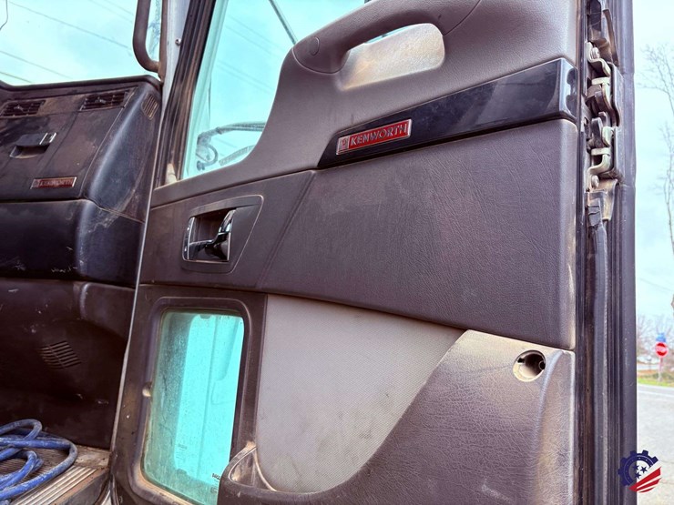 2016-kenworth-t800-image-42