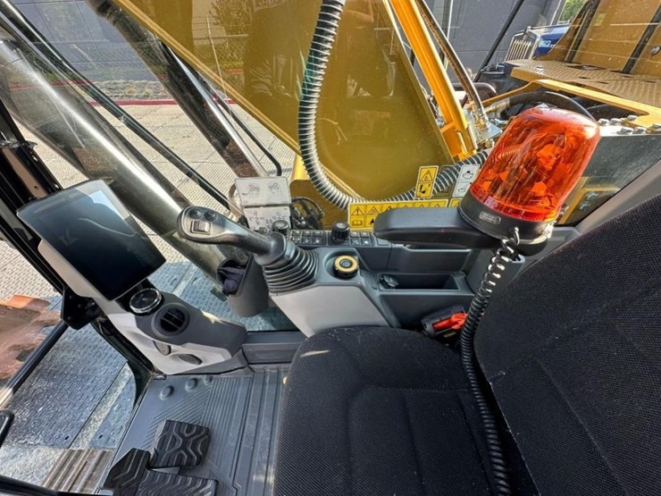 2021-caterpillar-320gc-image-18