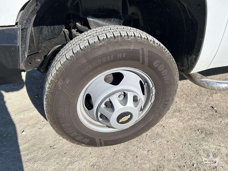 2014-chevrolet-silverado-3500-image-33