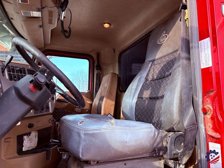 2017-mack-granite-gu713-image-51