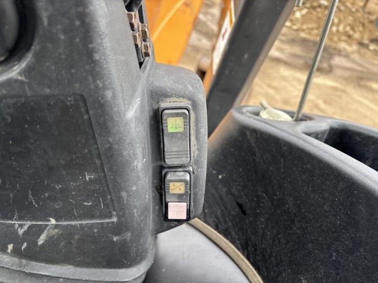 2018-case-580sn-image-50