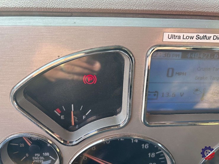 2017-mack-granite-gu713-image-64