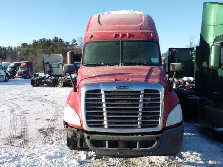2017-freightliner-cascadia-125-image-2