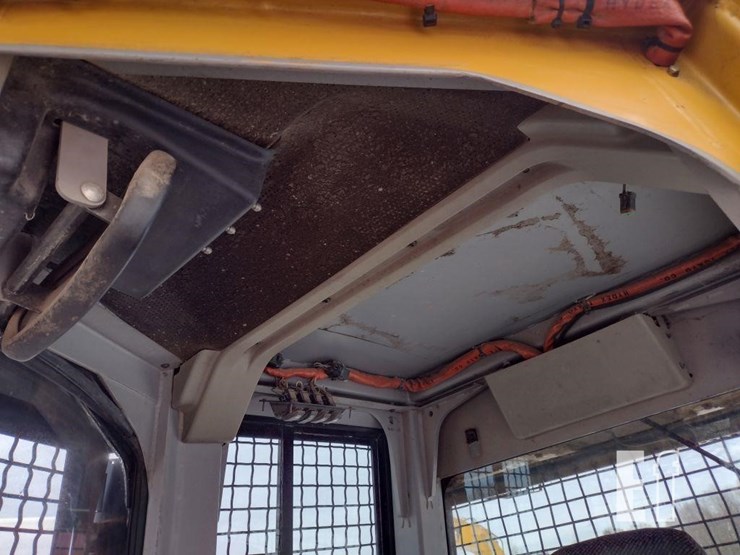 2005-caterpillar-d4g-xl-image-18