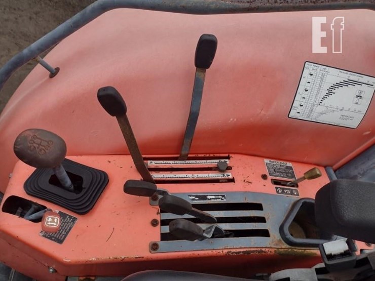 10-kubota-m108-tractor-image-9