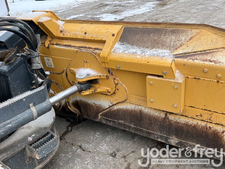 2016-deere-700k-lgp-image-11