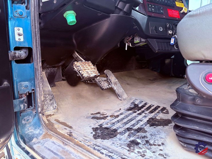 2021-western-star-4900ex-image-47