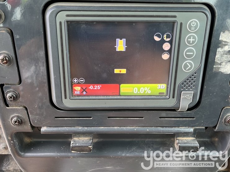 2016-deere-700k-lgp-image-23