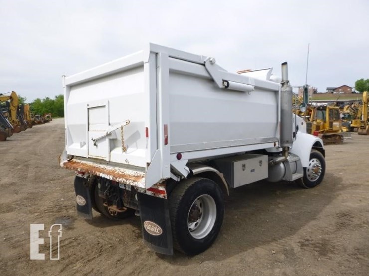 2000-peterbilt-330-image-39