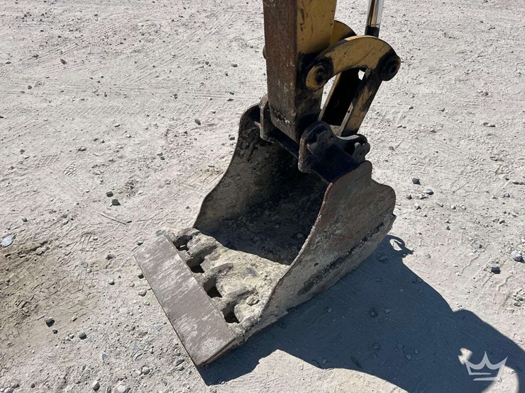 2015-caterpillar-303-image-10