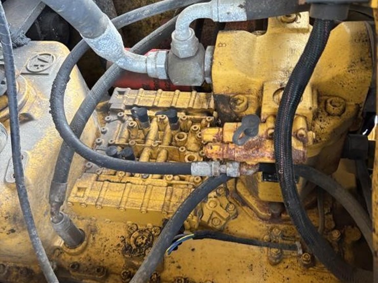 2005-deere-624j-image-29