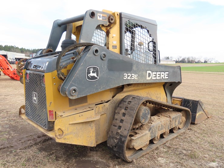 2018-deere-323e-image-8