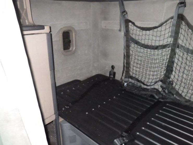 2017-freightliner-cascadia-125-image-19