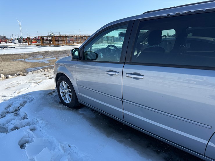 2014-dodge-grand-caravan-image-30