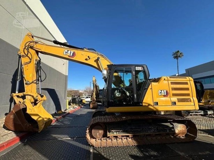 2021-caterpillar-320-image-1