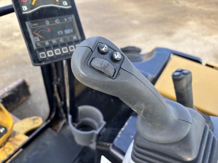 2022-caterpillar-303.5-image-35