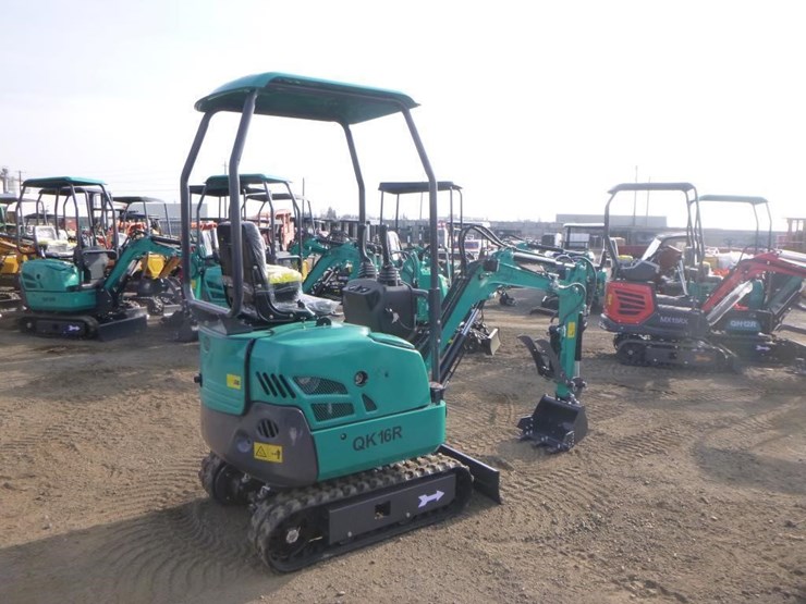 2025-agt-qk16r-hydraulic-excavator-image-3