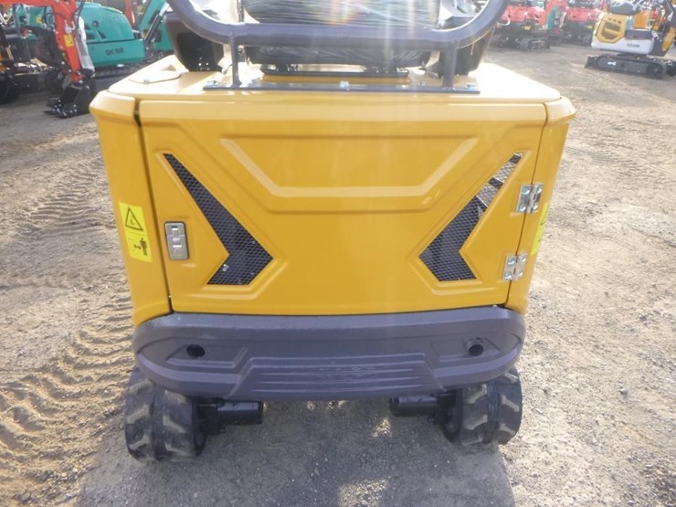 2025-agt-mx20r-hydraulic-excavator-image-17