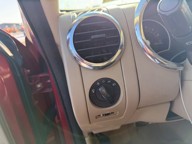 2008-ford-explorer-image-38