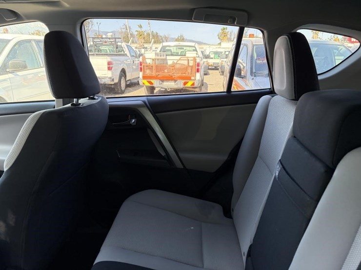 2018-toyota-rav4-image-15