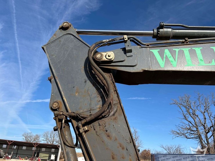 2013-deere-210g-image-24