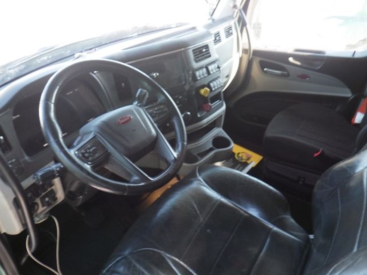 2023-peterbilt-579-image-20