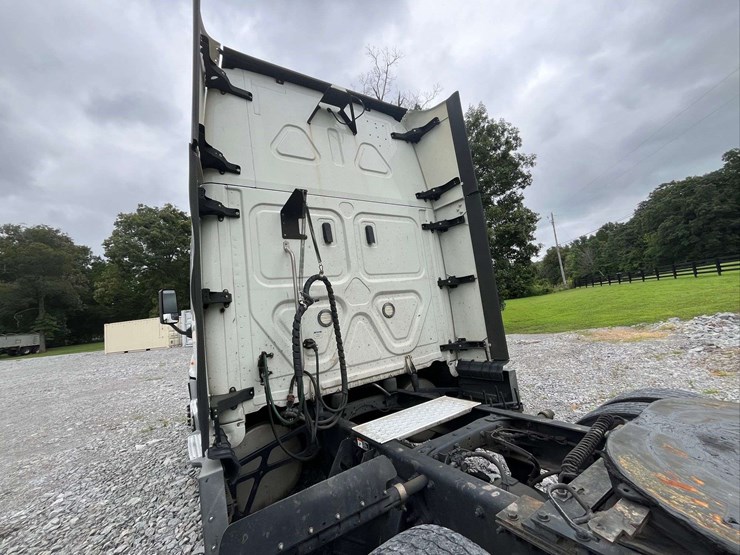 2018-freightliner-cascadia-evolution-t/a-truck-tractor-image-29