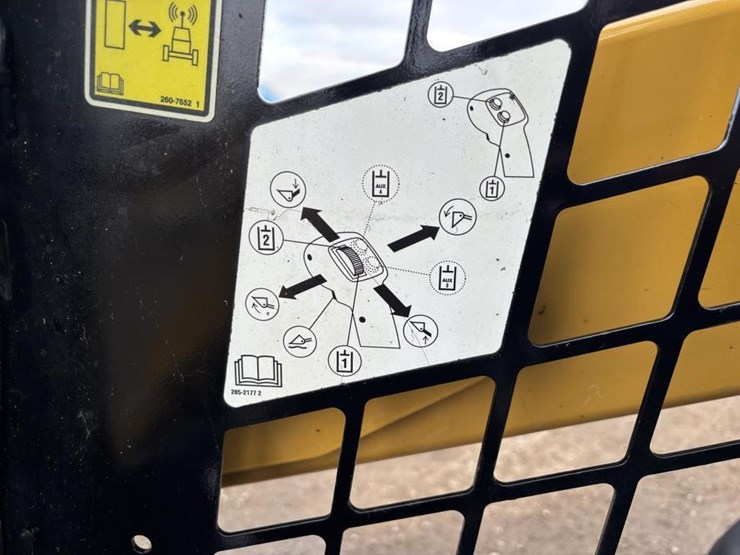 2018-caterpillar-226d-image-25