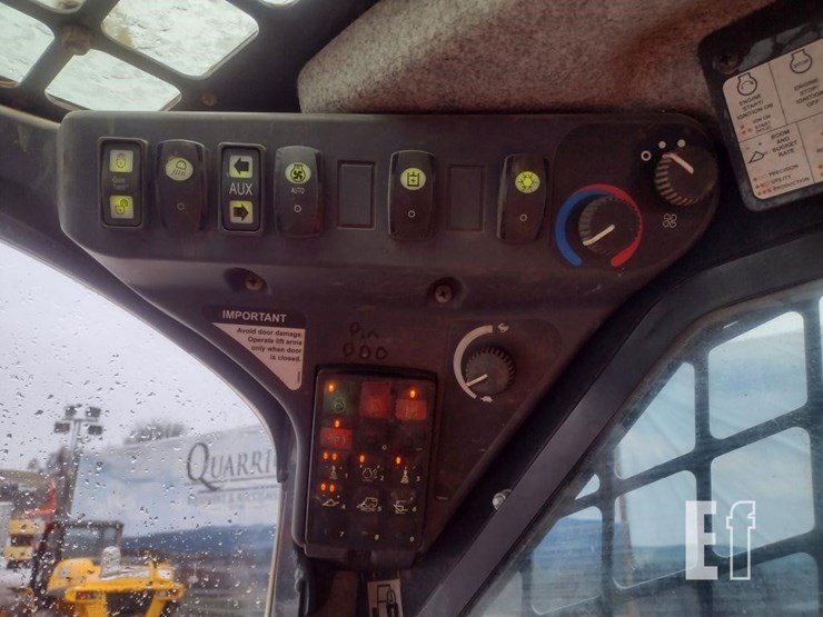 2021-deere-331g-image-8