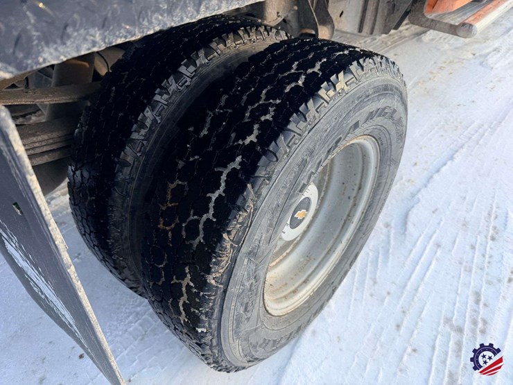 2015-chevrolet-silverado-3500hd-image-15