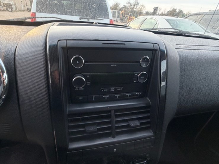 2011-ford-explorer-image-42