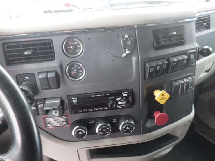 2020-peterbilt-579-image-21