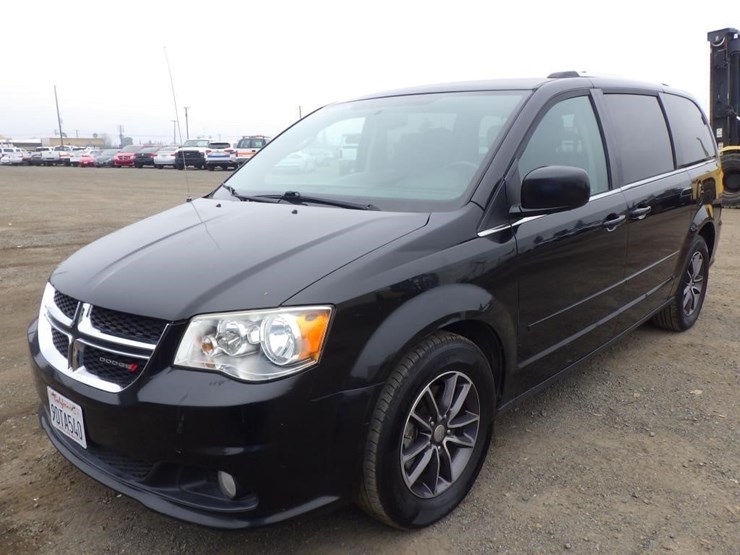 2017-dodge-grand-caravan-image-1